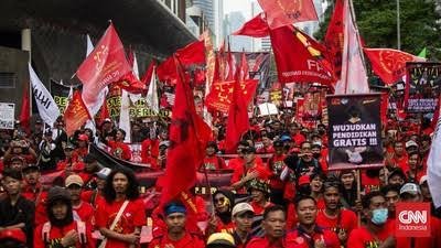 MEMAKNAI HARI BURUH INTERNASIONAL DI ERA KEKUASAAN PRABOWO: ANTARA HARAPAN RAKYAT DAN REALITAS STRUKTURAL